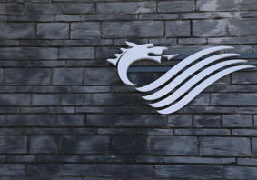 Ddraig ar wal Llechen